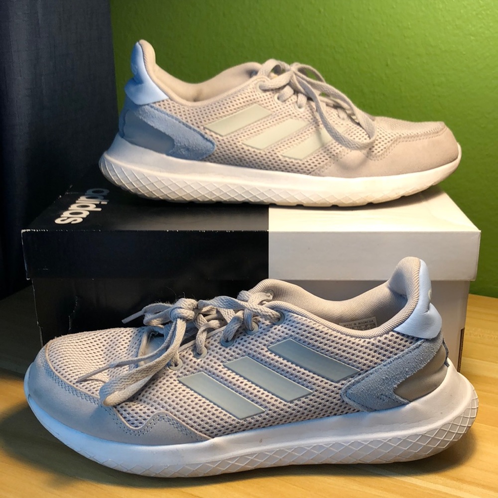 Adidas woman’s tennis shoes